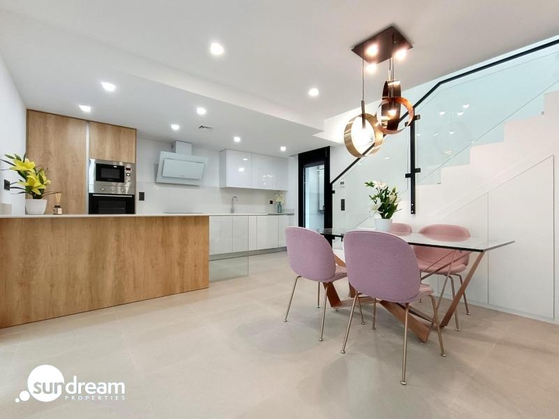 Chalet adosado con piscina privada a la venta  en Benijófar(Alicante)