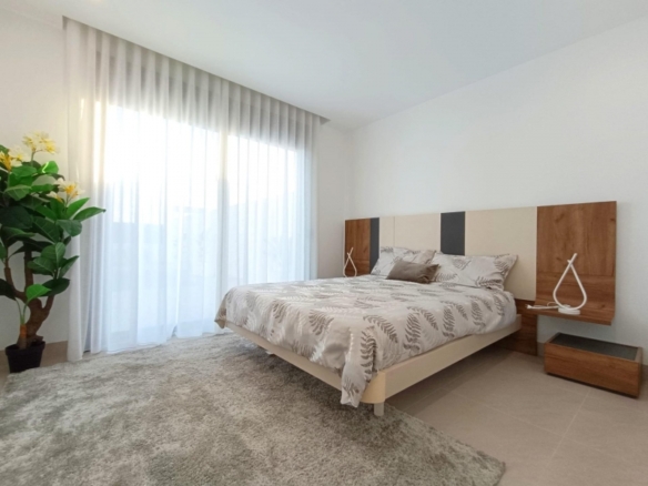 Chalet adosado con piscina privada a la venta  en Benijófar(Alicante)