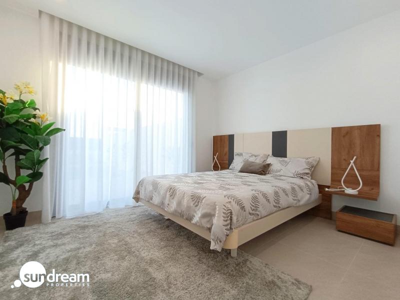 Chalet adosado con piscina privada a la venta  en Benijófar(Alicante)