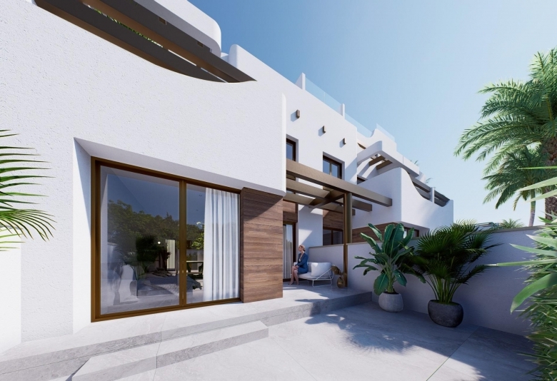 Bungalow de planta alta a la venta con solarium a 150m. de la Playa De Las Higuericas En Torre De La