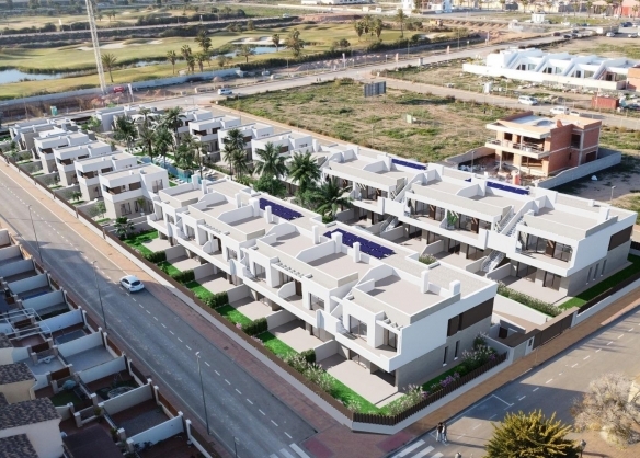 Villa obra nueva con piscina y garaje en Los Alcázares