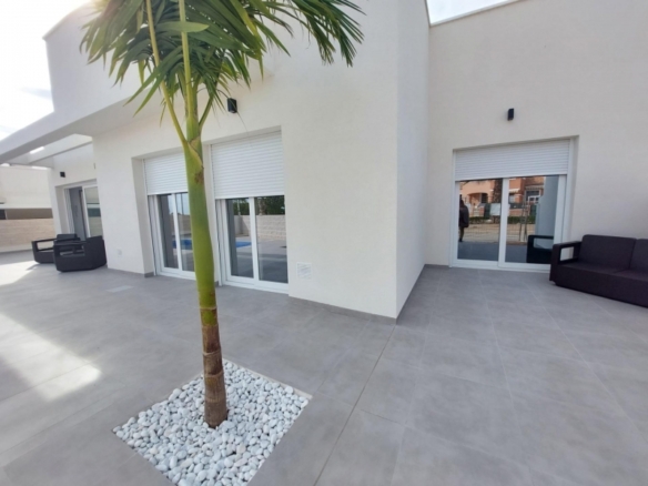 Villa en venta obra nueva La Herrada Los Montesinos