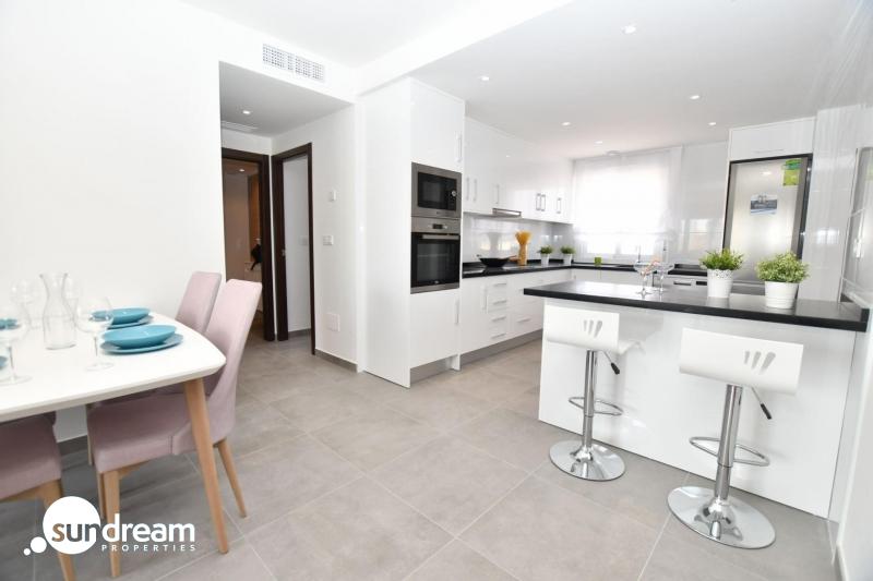 Bungalow en venta con garaje y piscina en San Miguel