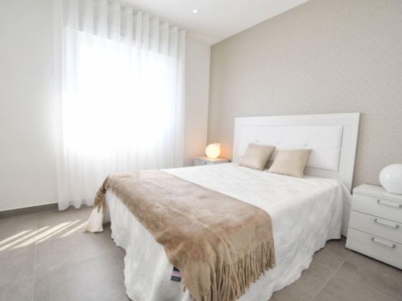 Bungalow en venta con garaje y piscina en San Miguel