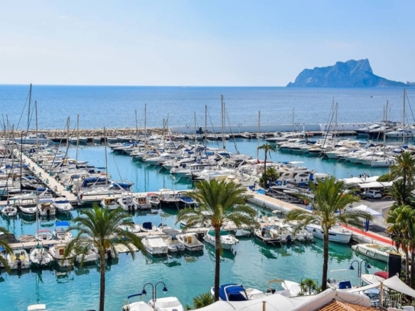 Villa de lujo obra nueva con piscina en Moraira