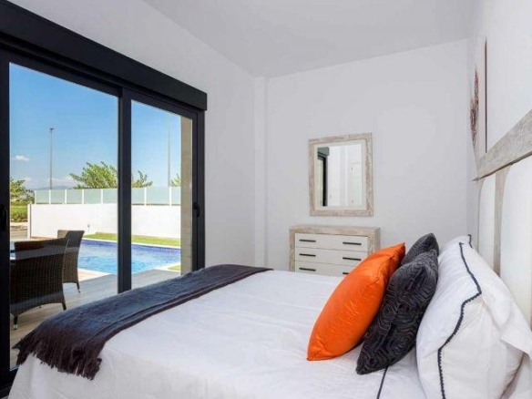 VILLAS PAREADAS DE 3 DORM.DE DISEÑO MEDITERRANEO EN DAYA NUEVA(ALICANTE)