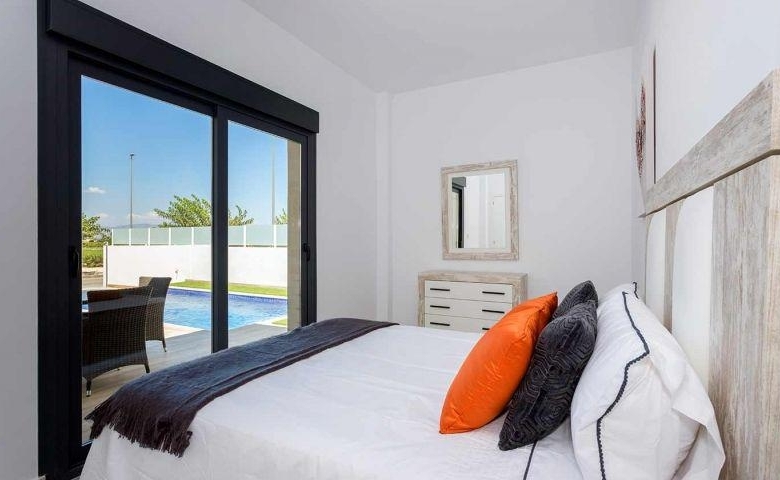 VILLAS PAREADAS DE 3 DORM.DE DISEÑO MEDITERRANEO EN DAYA NUEVA(ALICANTE)