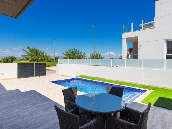 VILLAS PAREADAS DE 3 DORM.DE DISEÑO MEDITERRANEO EN DAYA NUEVA(ALICANTE)
