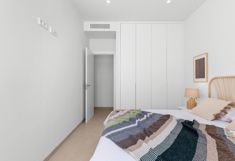 Villa en una sola planta con 3 dormitorios, solarium y piscina privada a la venta en Los Alcazares