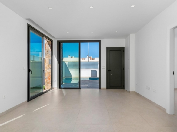 Villa pareada de 3 dormitorios con piscina privada y solarium a la venta en San Javier