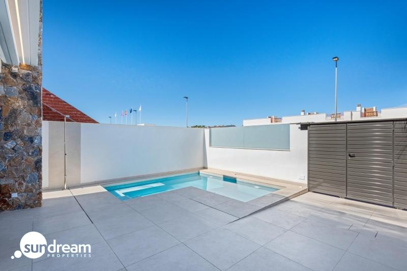 Villa pareada de 3 dormitorios con piscina privada y solarium a la venta en San Javier