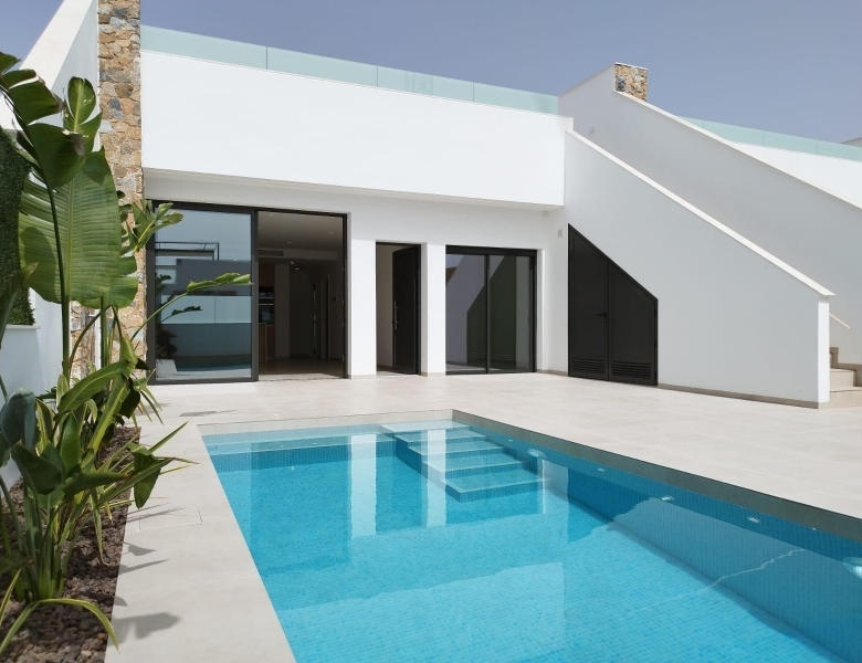 Villa pareada de 3 dormitorios con piscina privada y solarium a la venta en San Javier