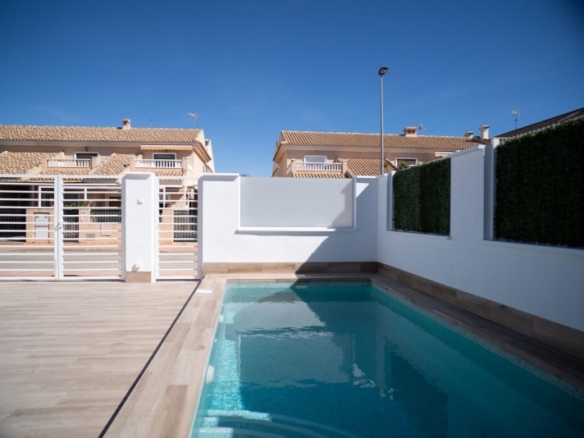 Chalet en venta obra nuevac on piscina en San Javier