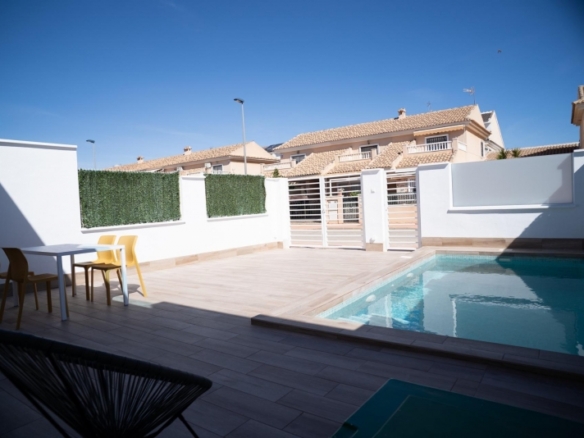 Chalet en venta obra nuevac on piscina en San Javier