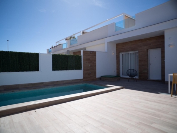 Chalet en venta obra nuevac on piscina en San Javier