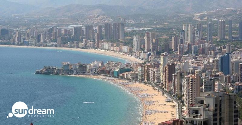 g_42505-10-8 Villa moderna de nueva construcción en una sola planta con 3 dormitorios y piscina privada en Benidorm