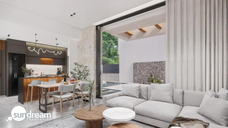 Villa independiente de nueva construcción con 4 dormitorios y piscina privada en Los Montesinos(Alicante)