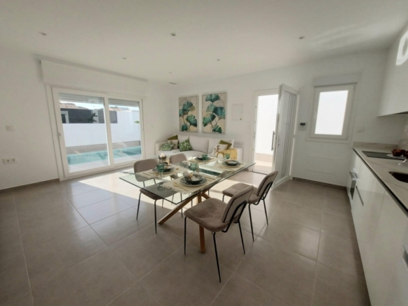 VILLA DE 3 DORMITORIOS  EN UNA PLANTA DE NUEVA CONSTRUCCIÓN EN TORREPACHECO