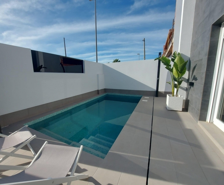 VILLA DE 3 DORMITORIOS  EN UNA PLANTA DE NUEVA CONSTRUCCIÓN EN TORREPACHECO