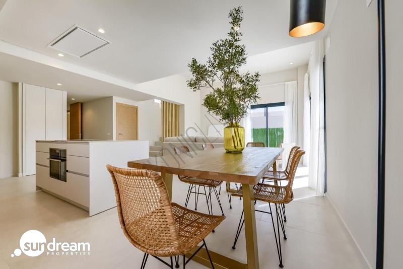 Villa en venta obra nueva con piscina  en Finestrat