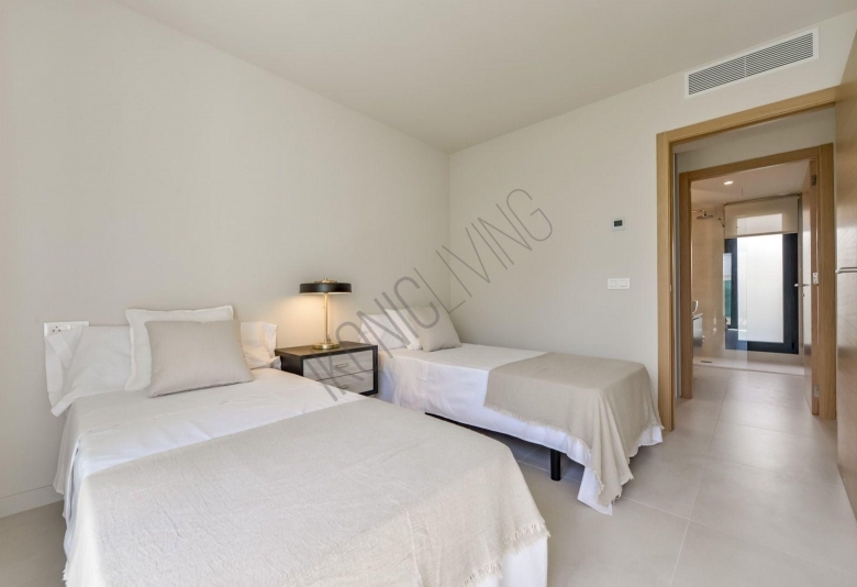 Villa en venta obra nueva con piscina en Finestrat