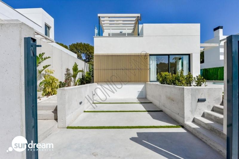 Villa en venta obra nueva con piscina  en Finestrat