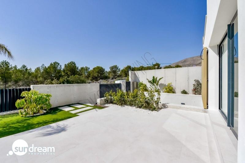 g_42653-13-37 Villa en venta obra nueva con piscina en Finestrat