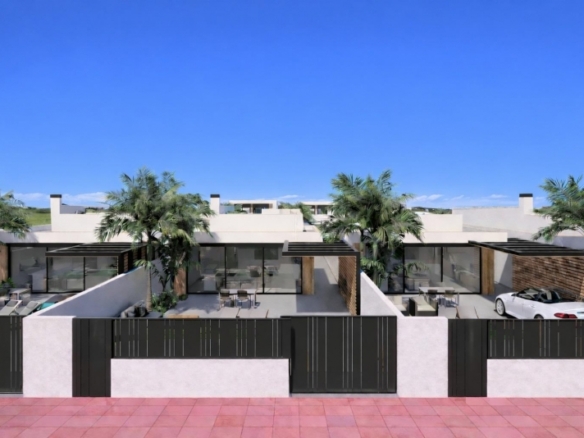 Villa de nueva construcción en una sola planta con 3 dormitorios y piscina privada en Los Alcázares