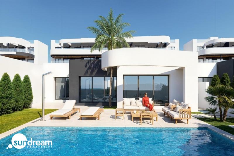 Villa de nueva construcción con 3 dormitorios y piscina privada en venta en primera linea de Golf( Los Alcázares)