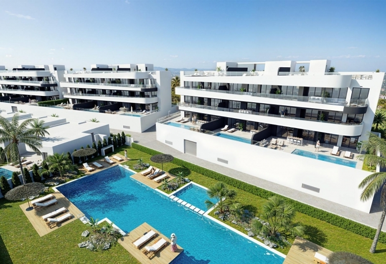 Villa de nueva construcción con 3 dormitorios y piscina privada en venta en primera linea de Golf( Los Alcázares)