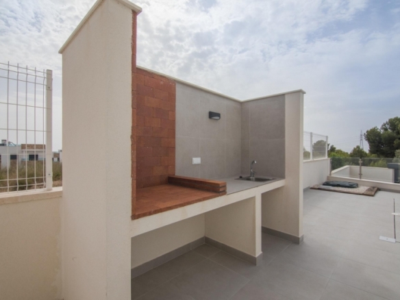 VILLA INDEPENDIENTE DE 3 DORM. DE NUEVA CONSTRUCCIÓN EN POLOP.