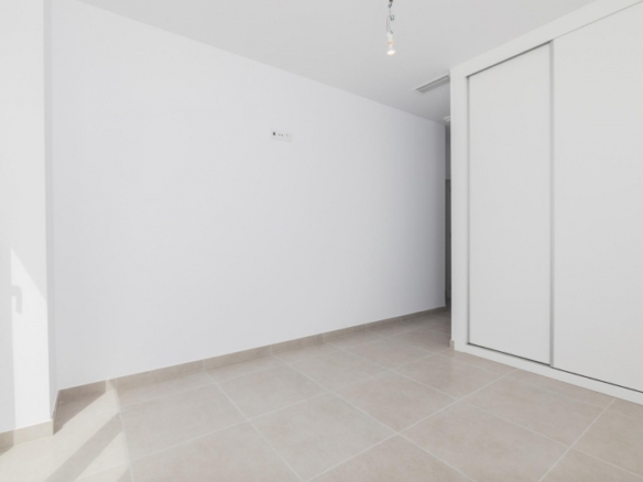 VILLA INDEPENDIENTE DE 3 DORM. DE NUEVA CONSTRUCCIÓN EN POLOP.