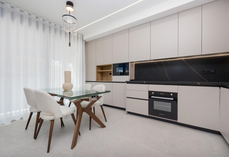 Apartamento de nueva construcción con 2 dormitorios cerca de la playa y del puerto deportivo en Guardamar del Segura
