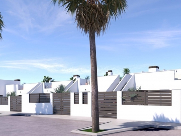 Villa pareada de nueva construcción con 2 dormitorios y  piscina privada en Torre Pacheco