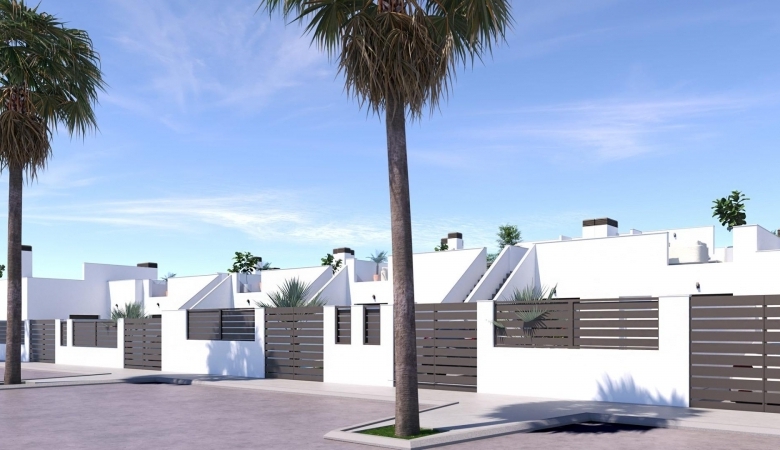 Villa pareada de nueva construcción con 2 dormitorios y  piscina privada en Torre Pacheco
