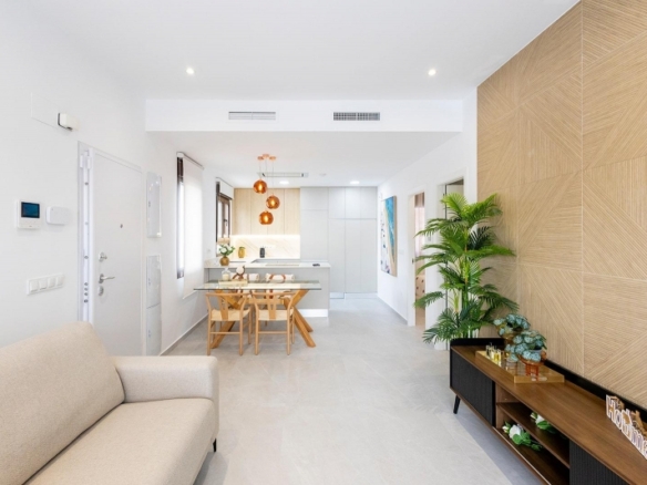 Villa pareada con 2 dormitorios y piscina privada en Golf Resort a la venta(Orihuela)