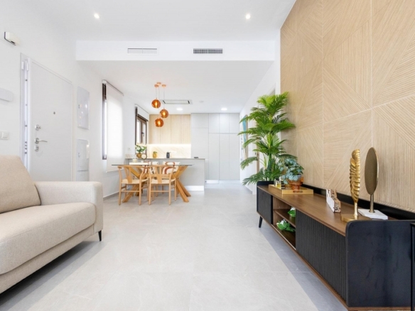 Villa pareada con 2 dormitorios y piscina privada en Golf Resort a la venta(Orihuela)