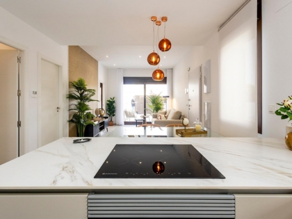 Villa pareada con 2 dormitorios y piscina privada en Golf Resort a la venta(Orihuela)