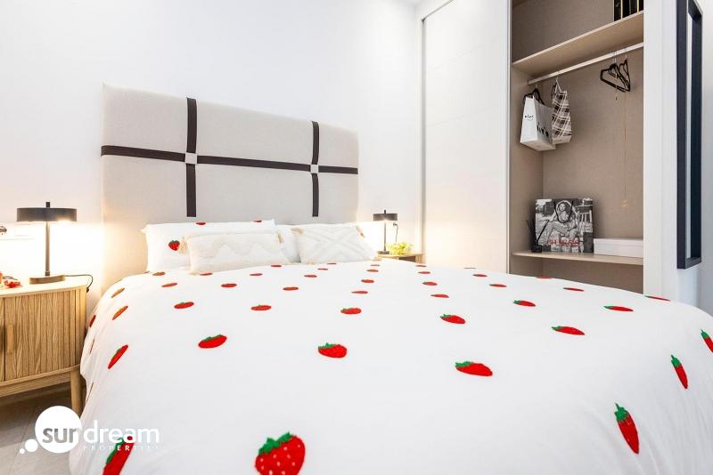Villa pareada con 2 dormitorios y piscina privada en Golf Resort a la venta(Orihuela)