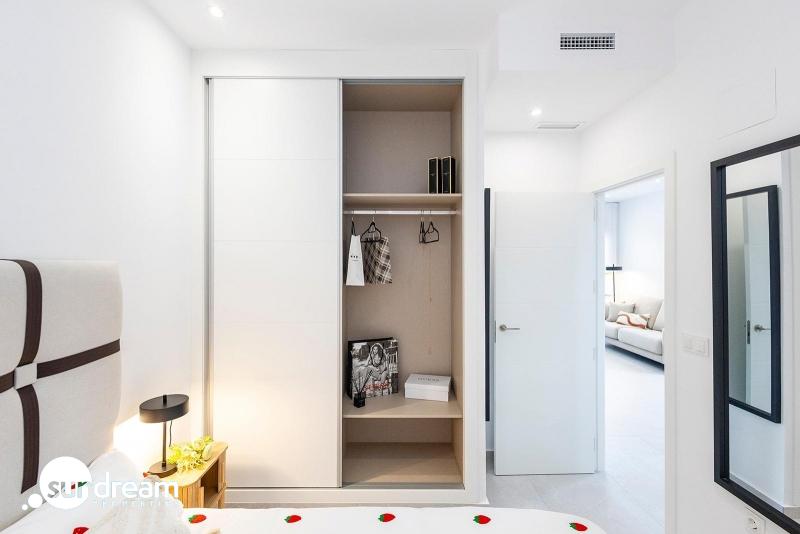 Villa pareada con 2 dormitorios y piscina privada en Golf Resort a la venta(Orihuela)