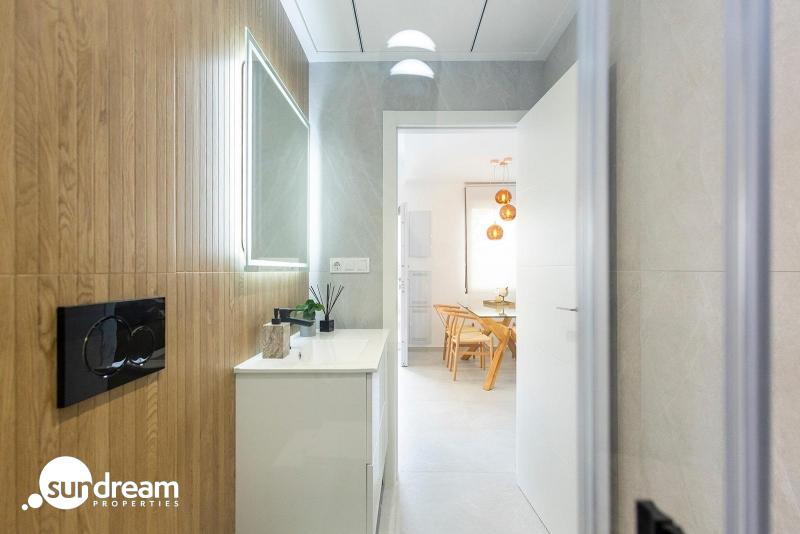 Villa pareada con 2 dormitorios y piscina privada en Golf Resort a la venta(Orihuela)