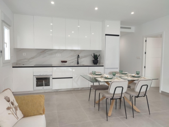 Villa de una sola planta con 3 dormitorios con piscina privada a la venta en Balsicas(Murcia)