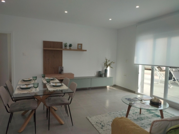 Villa de una sola planta con 3 dormitorios con piscina privada a la venta en Balsicas(Murcia)