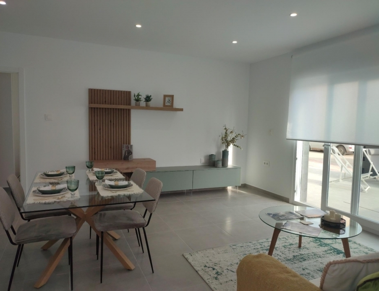 Villa de una sola planta con 3 dormitorios con piscina privada a la venta en Balsicas(Murcia)