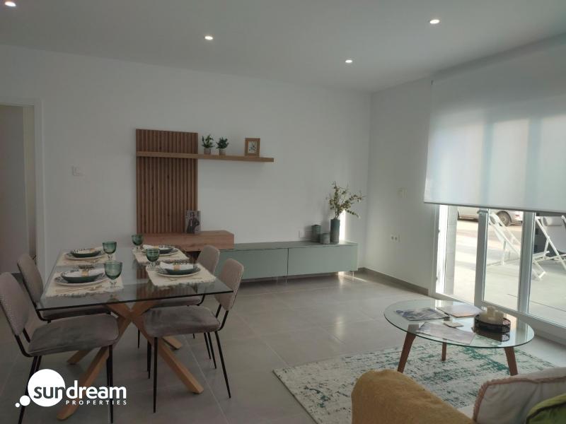 Villa de una sola planta con 3 dormitorios con piscina privada a la venta en Balsicas(Murcia)