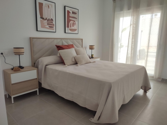 Villa de una sola planta con 3 dormitorios con piscina privada a la venta en Balsicas(Murcia)