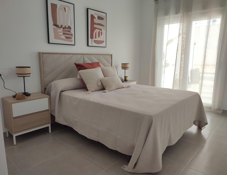 Villa de una sola planta con 3 dormitorios con piscina privada a la venta en Balsicas(Murcia)