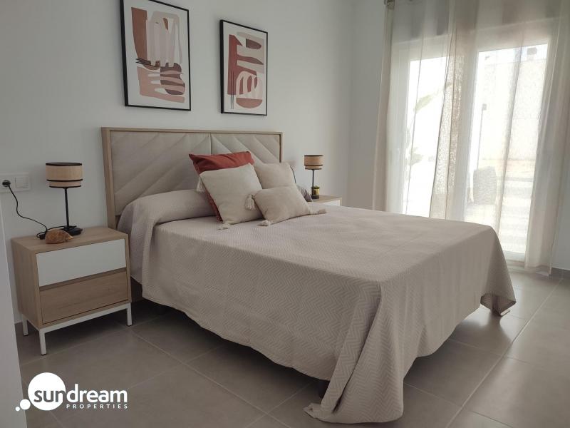 g_42902-7-12 Villa de una sola planta con 3 dormitorios con piscina privada a la venta en Balsicas(Murcia)