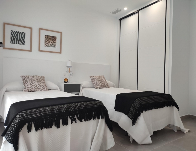 Villa de una sola planta con 3 dormitorios con piscina privada a la venta en Balsicas(Murcia)