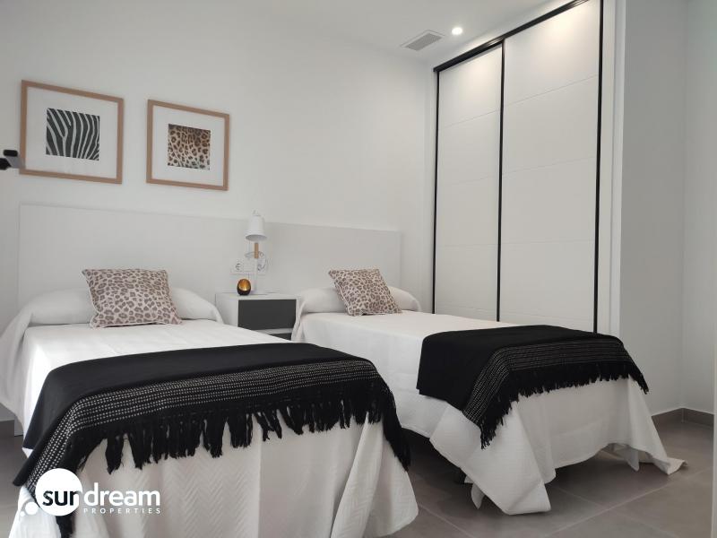 g_42902-7-13 Villa de una sola planta con 3 dormitorios con piscina privada a la venta en Balsicas(Murcia)